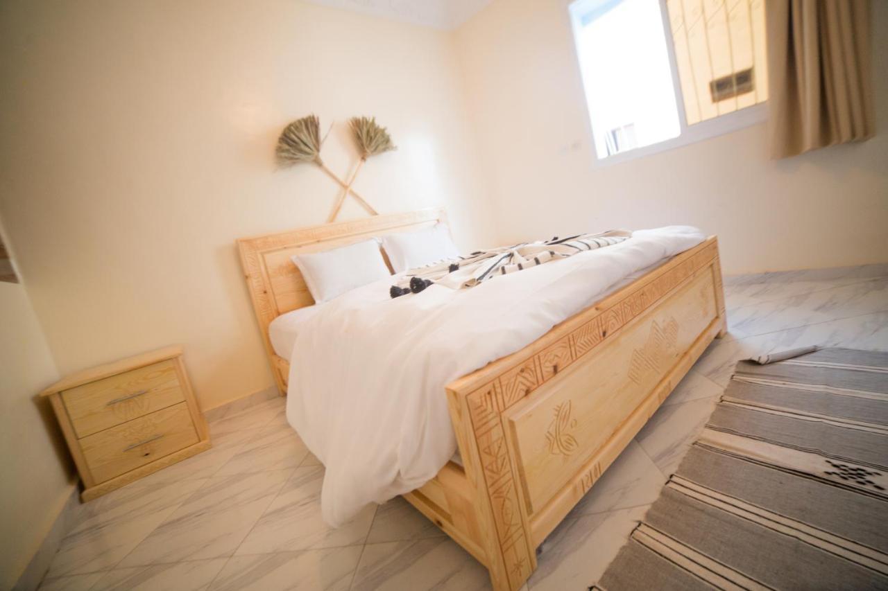 Sunside Surf House Hostel
